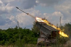 Появились кадры массированного удара ВСУ по российскому поселку