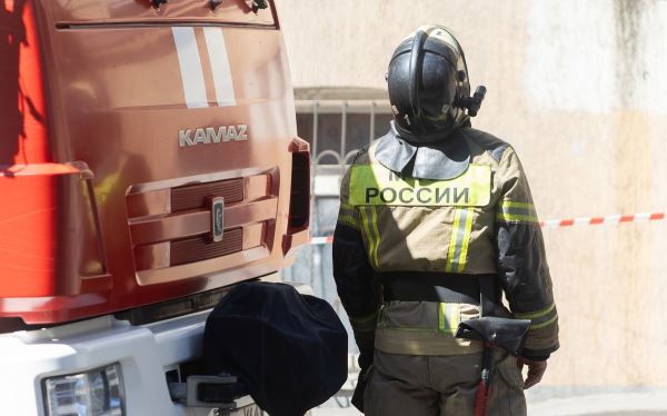 ВСУ атаковали российский нефтехимический комплекс вдали от границы. Там заметили огромный столб дыма и учуяли резкий запах