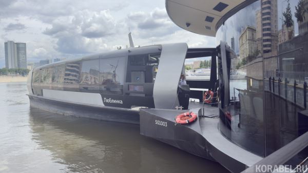 Речной флот Москвы пополнили два новых электросудна