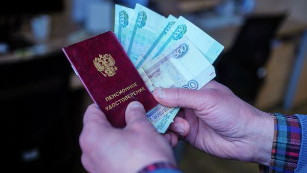 В Госдуме предложили отменить социальные пенсии для иностранных граждан